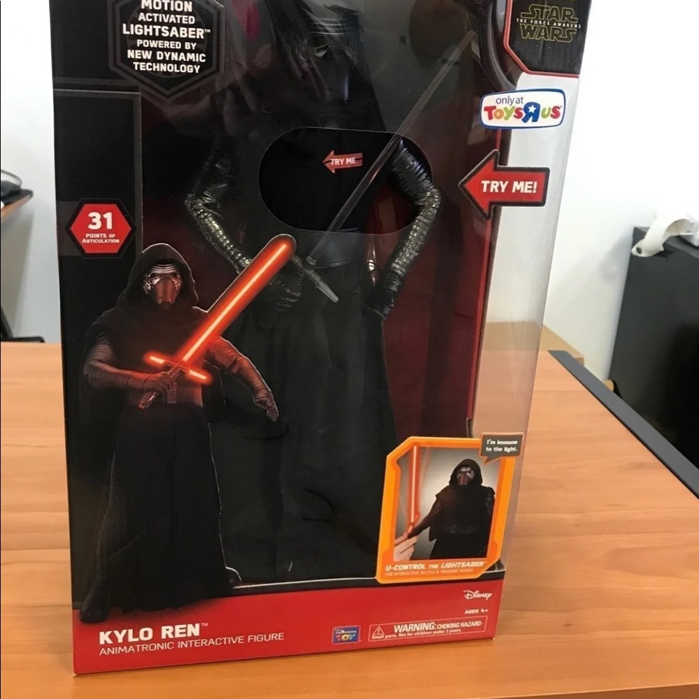 Star Wars Kylo Ren Animatronic Interaction